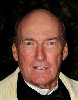 Ed Lauter in Girls Just Want to Have Fun