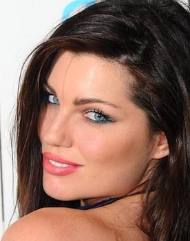 Louise Cliffe in Wrong Turn 3: Left for Dead