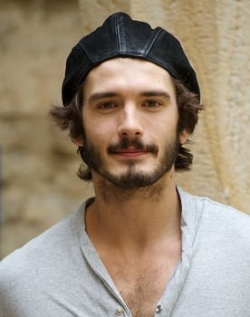 Yon González in Sex, Party and Lies